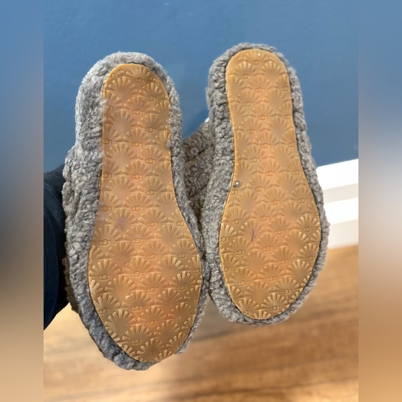 UGG FLUFF YEAH SLIDES GIRLS SIZE 1 - Picture 7 of 8